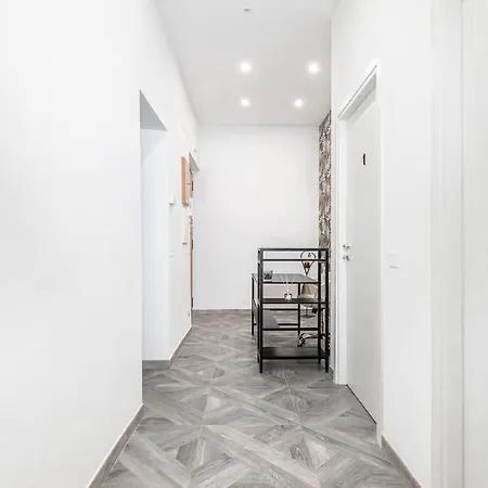 Charming In The Centre Of * Rom